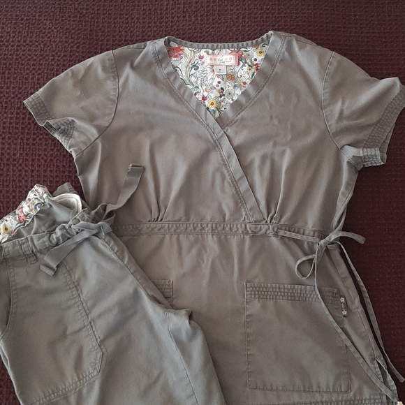 Koi Gray Scrub Set